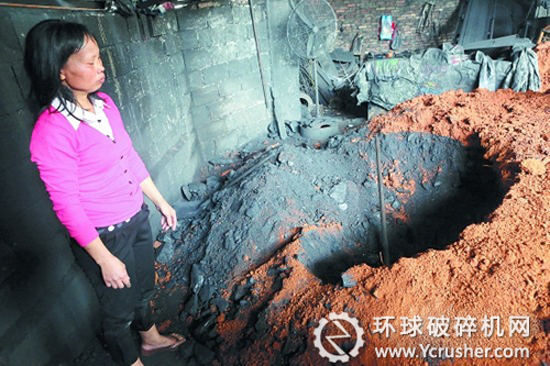 柯某在干活時掉入這個破碎機內