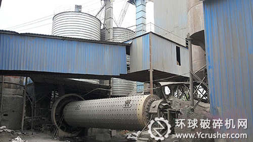 水泥廠正在生產(chǎn)