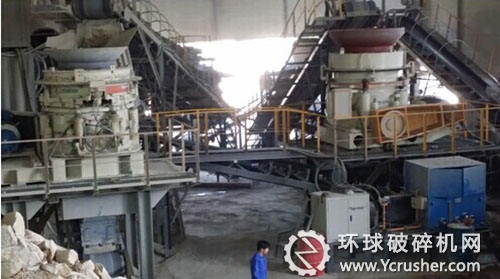 左機器美卓HP300　右機器山美SMS3000