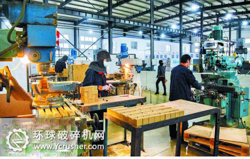 高性能摩擦襯墊生產(chǎn)現(xiàn)場(chǎng)