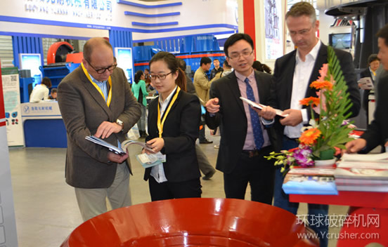 鄭州鼎盛陶瓷復合耐磨件“滿天星”軋臼壁亮相寶馬展