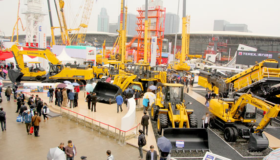 柳工美卓建筑設(shè)備正式亮相本屆寶馬展,攜帶式鄂式移動(dòng)破碎鉆、履帶式移動(dòng)篩分站設(shè)備參展此次寶馬展