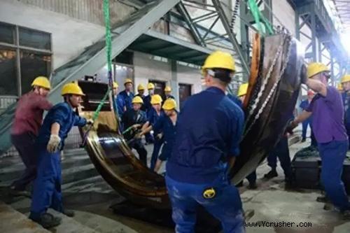 筒瓦更換現(xiàn)場(chǎng)維修人員