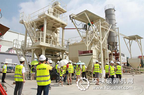 觀看V7干式制砂設(shè)備現(xiàn)場演示