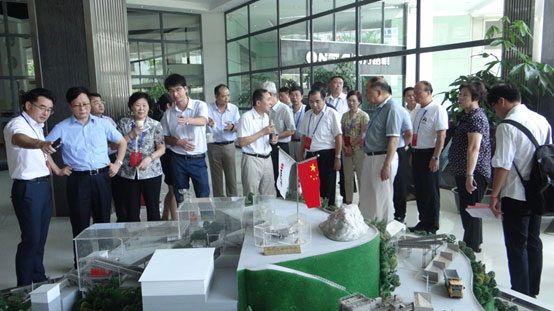 實施創(chuàng)新驅動加快產(chǎn)業(yè)升級 福建全國人大代表蒞臨南方路機調研