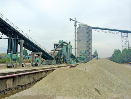 達(dá)州海螺涉嫌非法生產(chǎn)強(qiáng)行賣碎石 &ldquo;自降身價(jià)&rdquo;遭同行舉