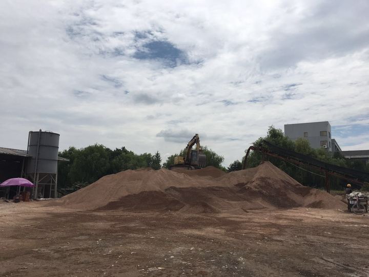 建筑垃圾制成的灰磚