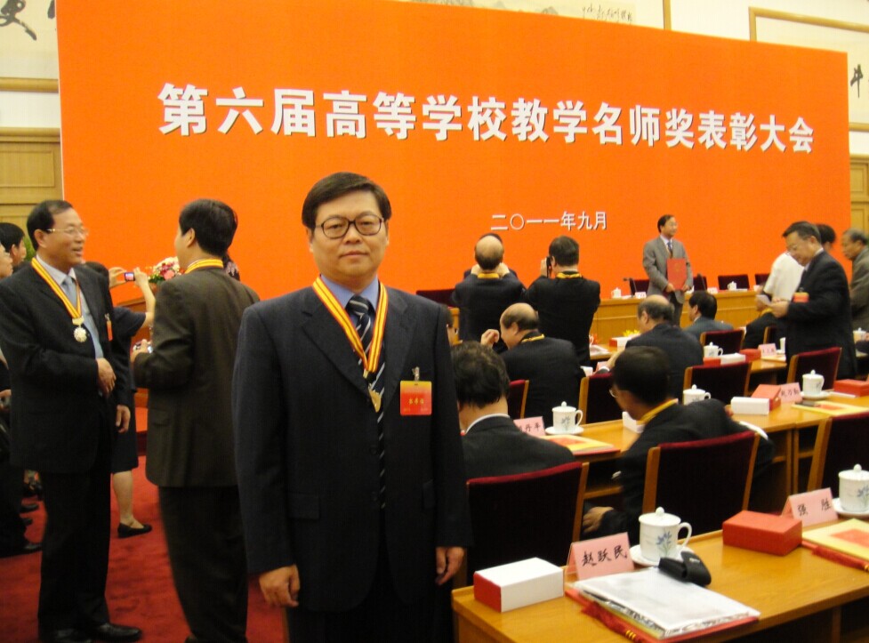 中國(guó)礦業(yè)大學(xué)趙躍民團(tuán)隊(duì)自主研發(fā)出高性能超靜定特大型振動(dòng)篩