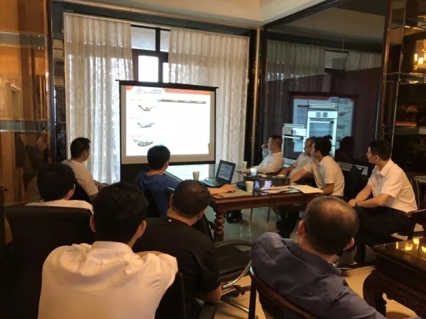 南方路機(jī)移動(dòng)破碎篩分設(shè)備八車齊發(fā)