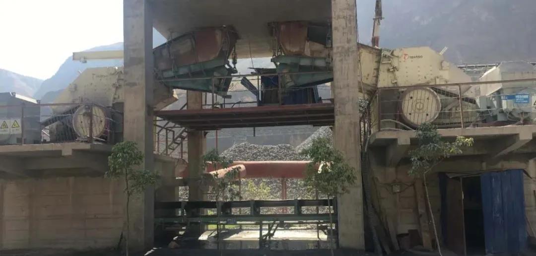 3臺Nordberg&reg; NP1520反擊式破碎機用于中細碎