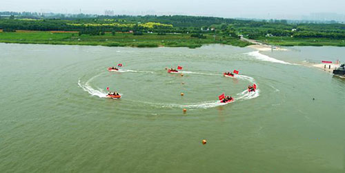 滹沱河綜合整治5號水面上的防洪搶險(xiǎn)應(yīng)急救援演練