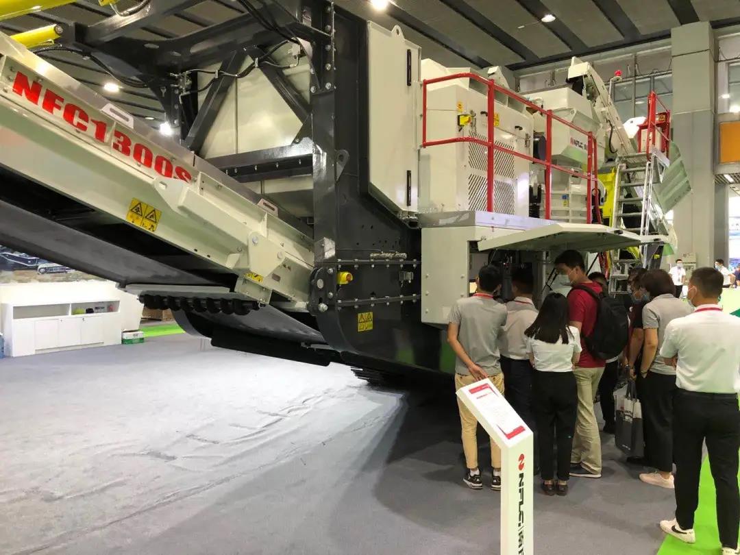 南方路機履帶移動圓錐式破碎機精彩亮相第六屆廣州國際砂石展