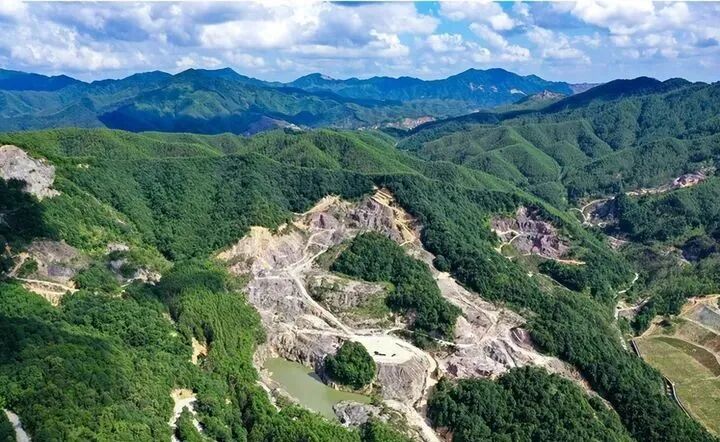 廣東省廣寧縣木格坪田礦區礦山