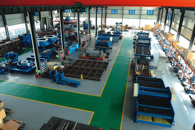 埃里斯克礦山工程機(jī)械有限公司是專業(yè)從事礦山及工程領(lǐng)域破碎篩分設(shè)備的研發(fā)、生產(chǎn)、銷售、服務(wù)于一體的高科技公司